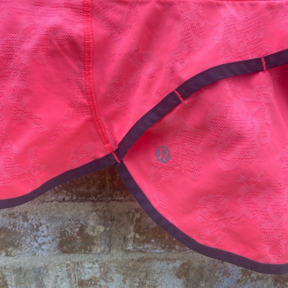 Lululemon Speed Shorts Jacquard Flash Deep Cool Neon Black Trim Pink Size 8 - Picture 7 of 17